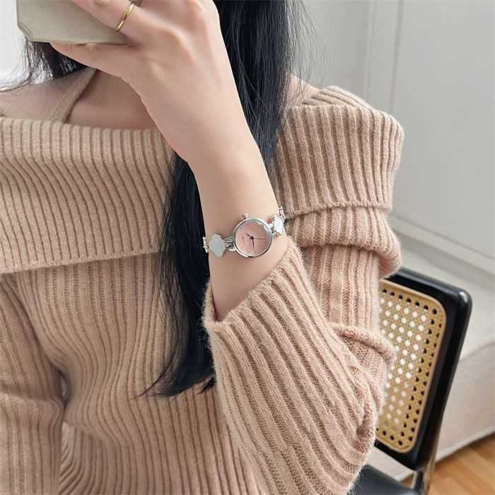 Watch with a clear and cool feeling niche design cold and cool style forest style camellia 2024 new model high-end feeling internet celebrity same sty