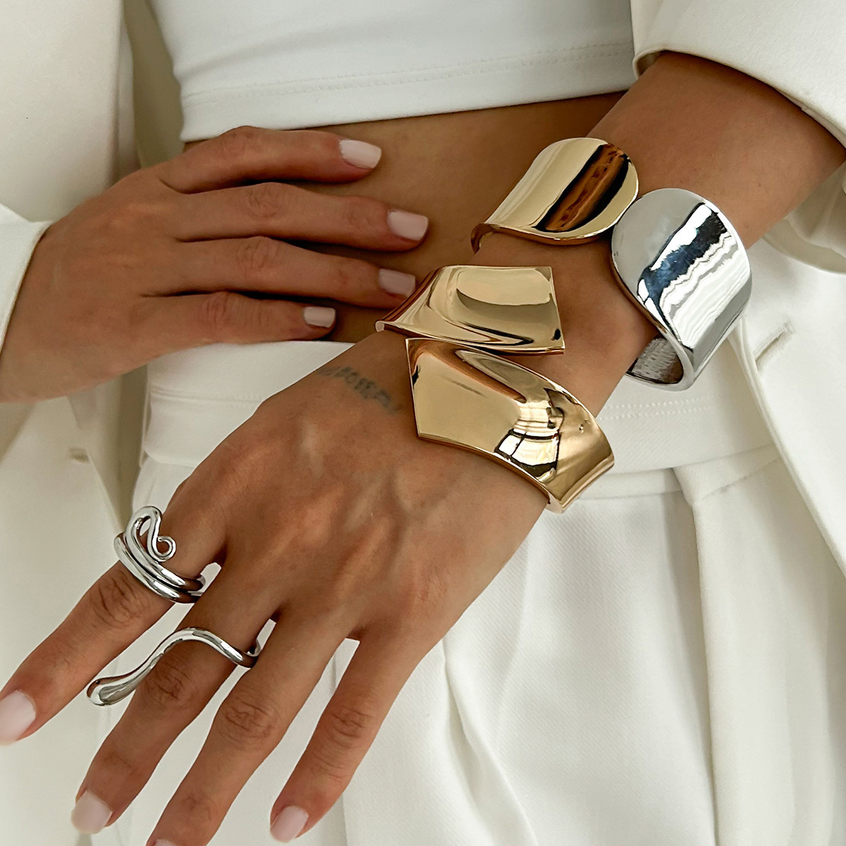 designer Woman Jewelry Creative Color Contrast Ins Geometric Opening Women's Fashion Alloy Smooth Wrapped Bracelet