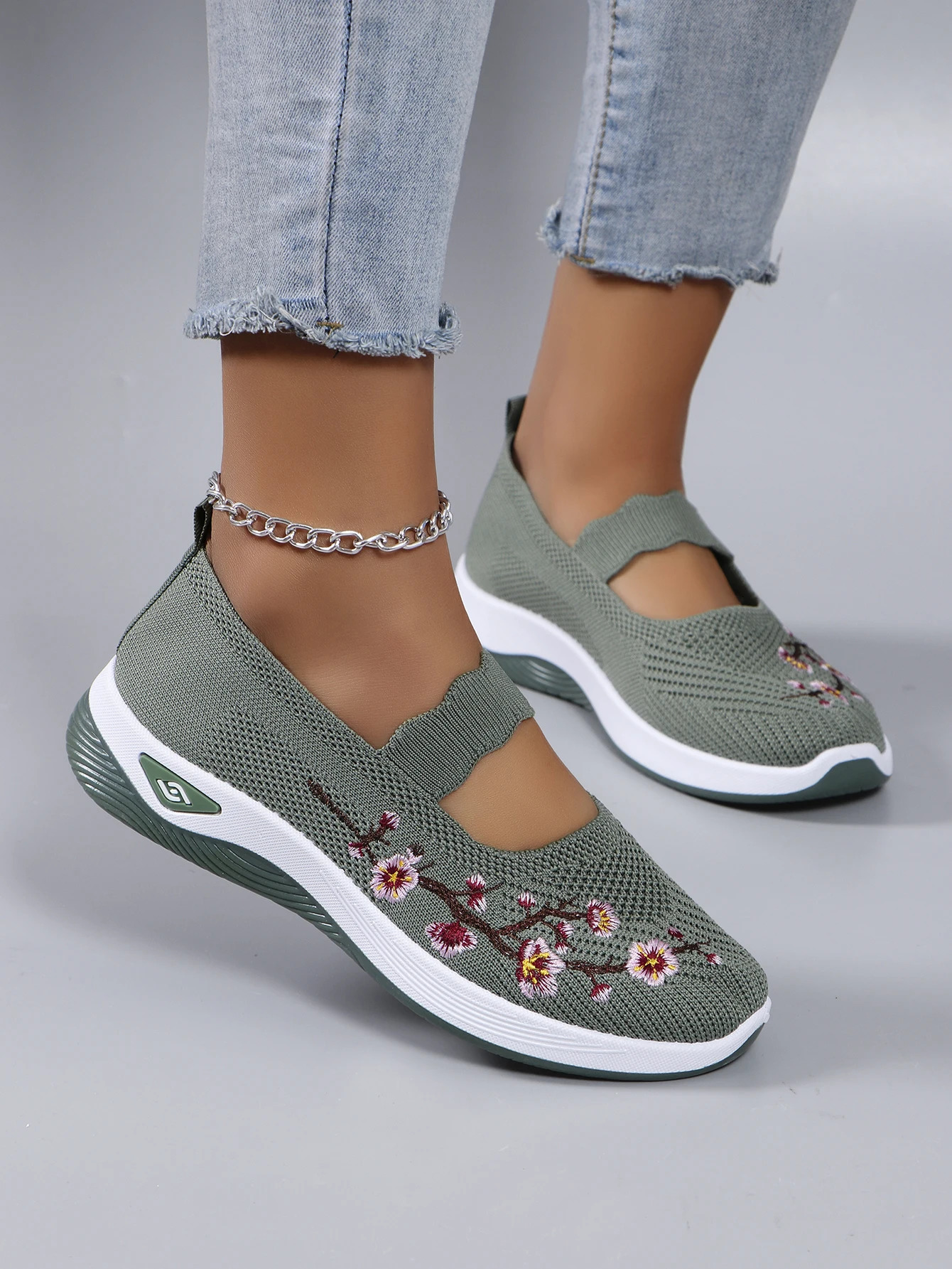 Spring womens sports shoes fashionable breathable lightweight non-slip wear-resistant casual sports shoes flat shoes 250208