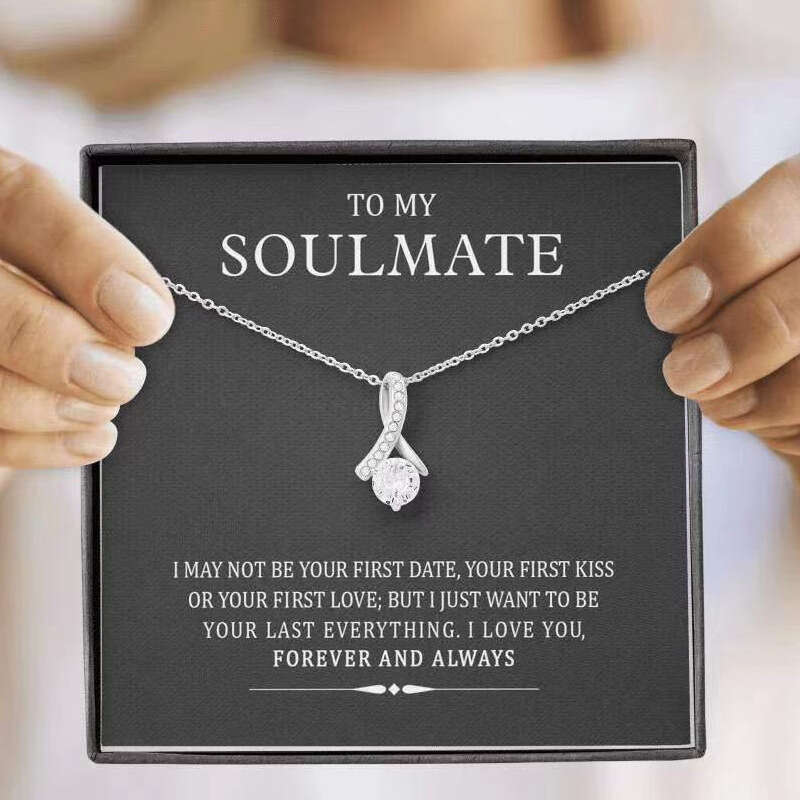 Hot Soulmate Design Touching Figure Pendant Classic Versatile Mother's Day Gift Necklace