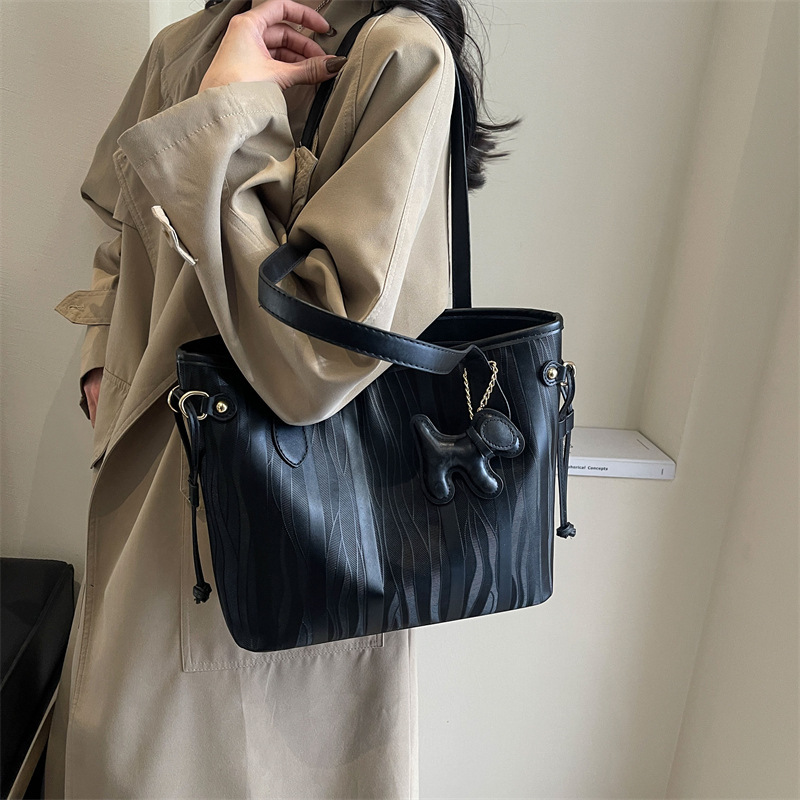 New Red Handbag Texture Commuting Trend Western Designer Single Shoulder Handbag Crossbody Bag