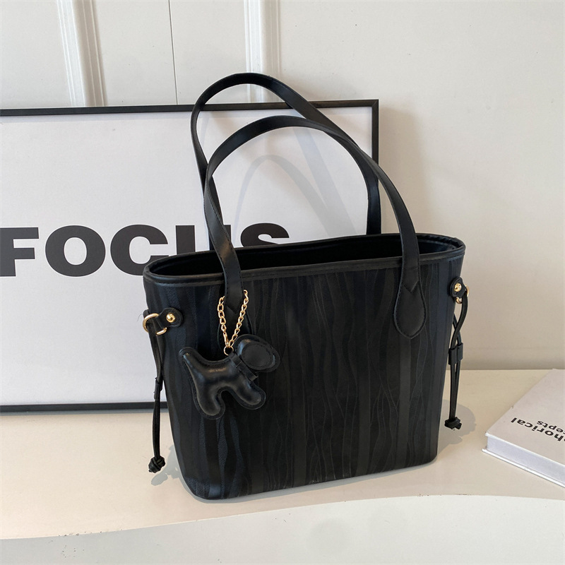 New Red Handbag Texture Commuting Trend Western Designer Single Shoulder Handbag Crossbody Bag