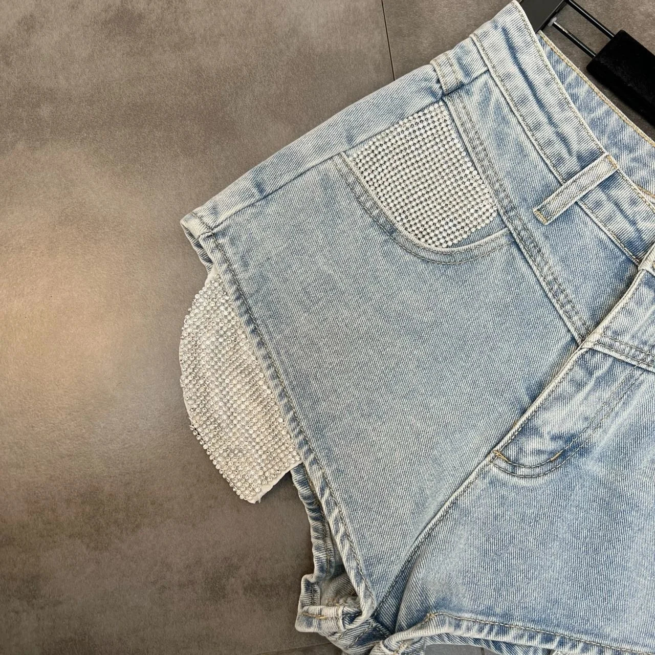 PREPOMP Summer Collection Rhinestone Pockets Light Blue Denim Shorts Women Slim Short Jeans GF468 250212