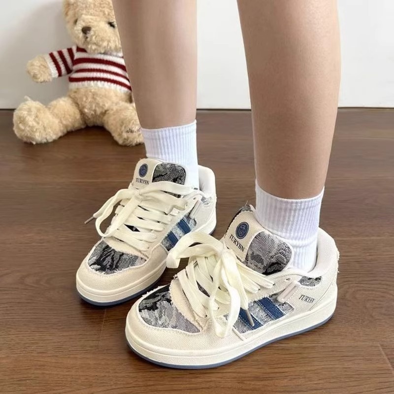 Ddmysports China domestic Hot air thick sole port wind bread shoes board shoes women 2024 new spring and autumn leisure sports shoes denim canvas shoe