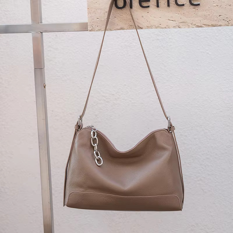 Leather Head Layer Cowhide 2025 Crossbody Shell Zipper Women's Designer Bag
