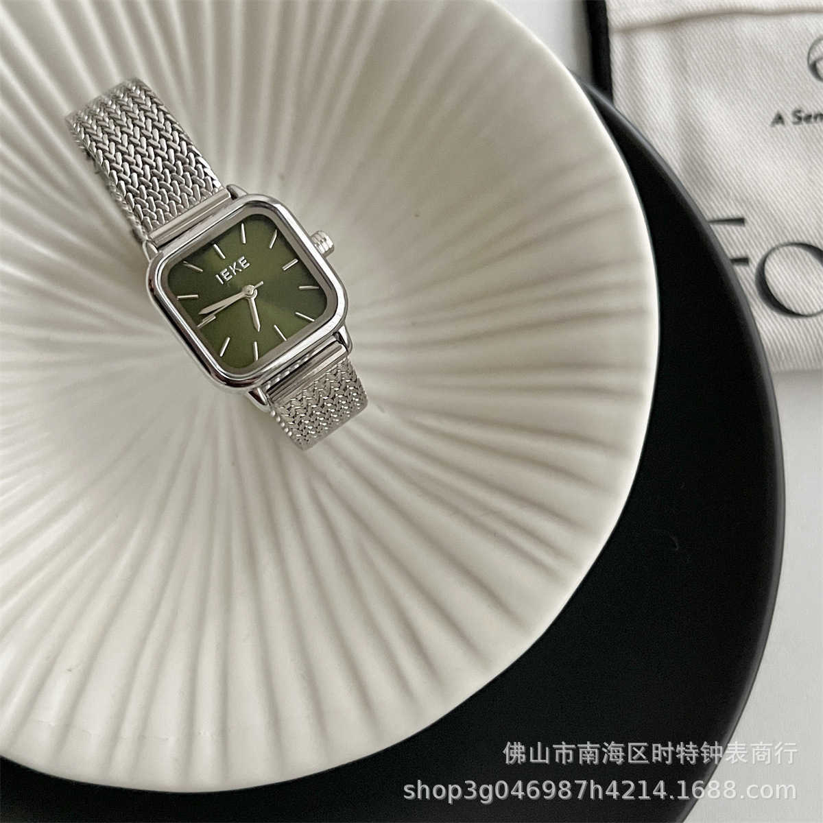IEKE Cool Style Simple and Compact Dial Ins Korean Edition Womens Student Versatile Light Luxury Premium Womens Watch W250212