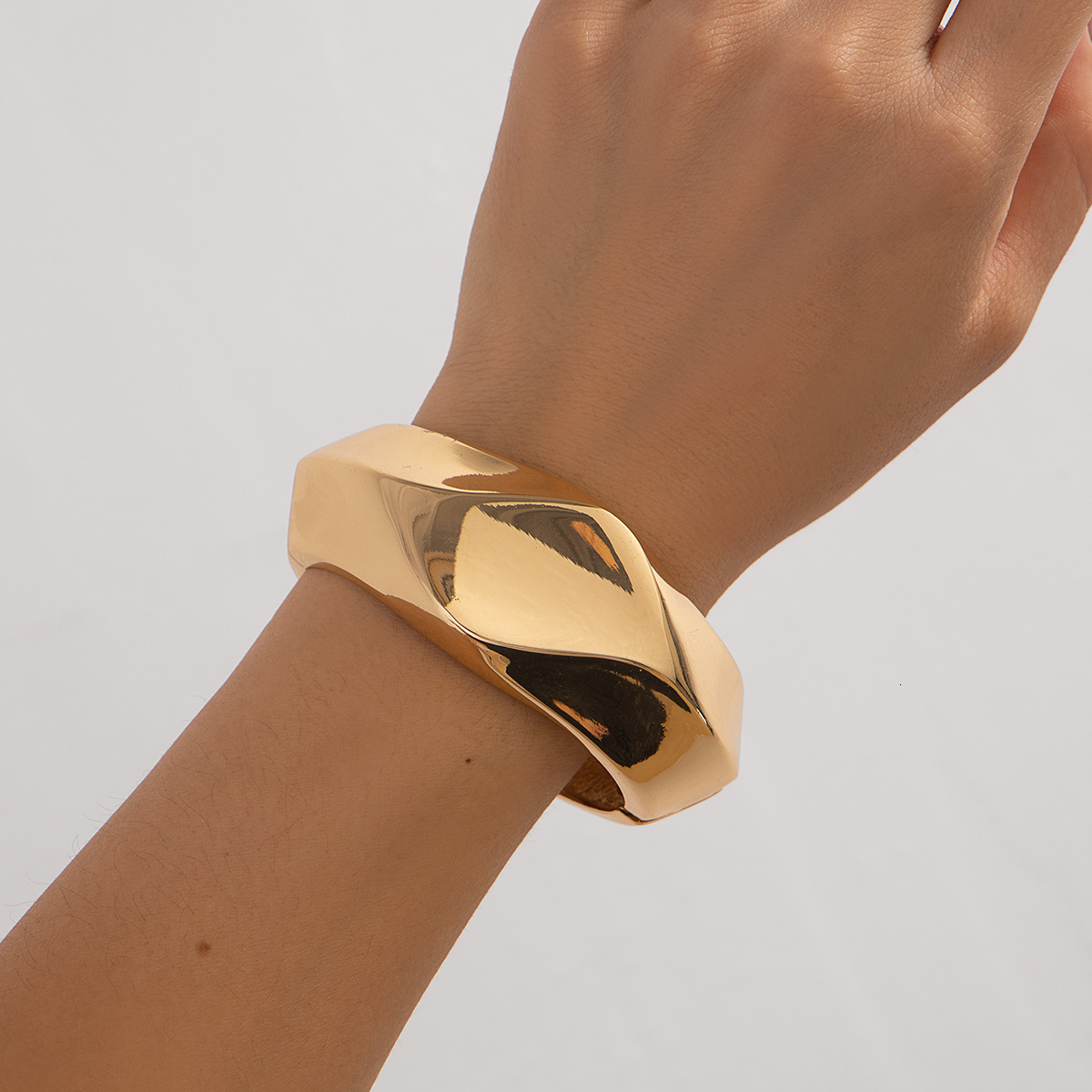 designer Woman Jewelry style irregular cut edge spring bracelet with personalized metallic feel fashion Bracelet smooth surface
