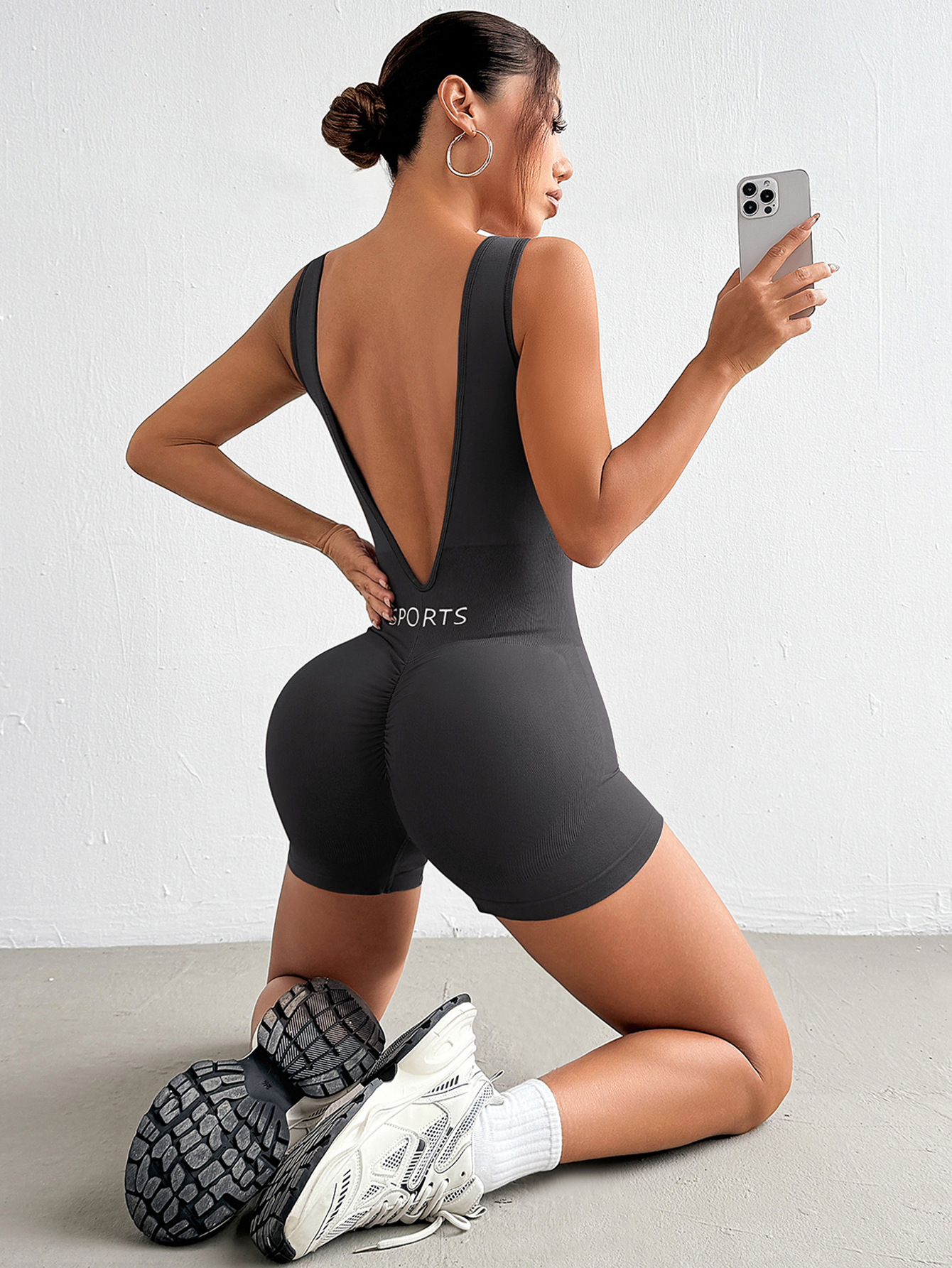 European and American women's fashionable deep V-waist slim yoga jumpsuit shapewear fitness suit tight fitting sportswear