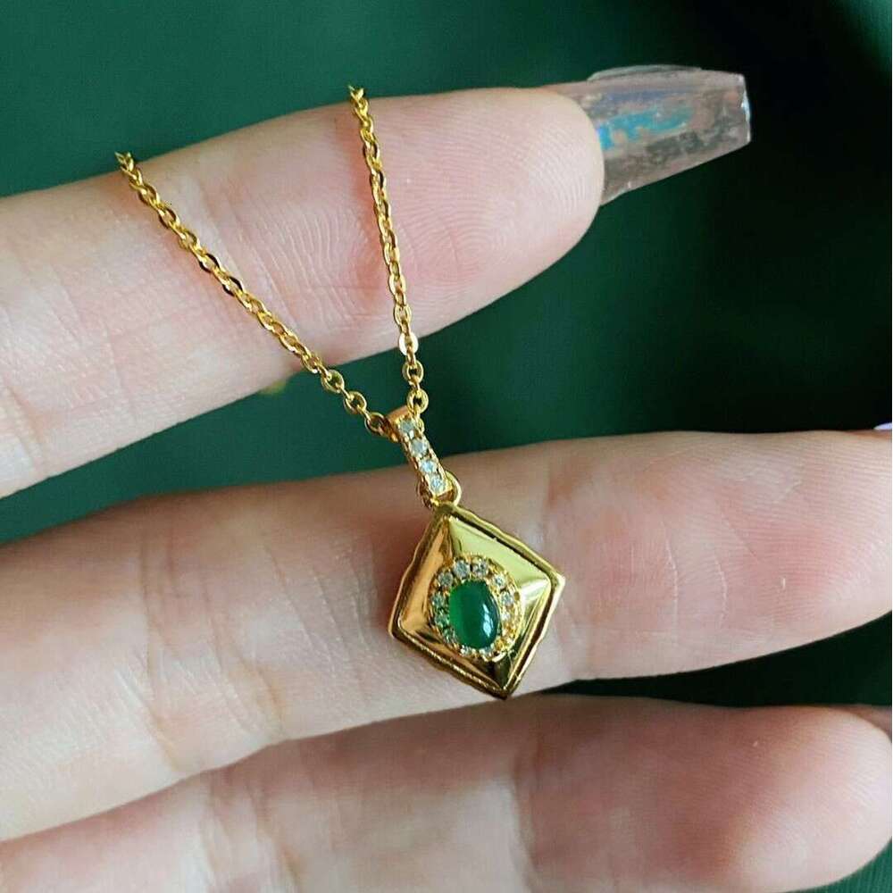 designer necklace for women Modern style geometric diamond pendant inlaid emerald green cat eye stone women's copper gold-plated retro high-end n