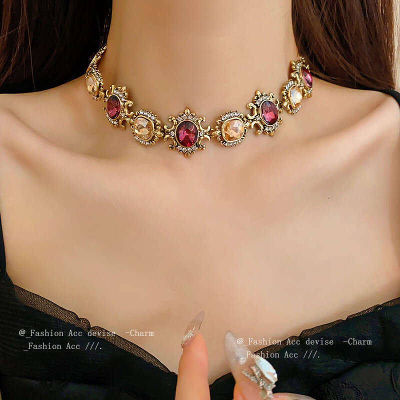 Designer necklace earring jewelry set high-end retro square splicing diamond inlaid necklace court style exquisite collarbone chain antique jewelry Pa