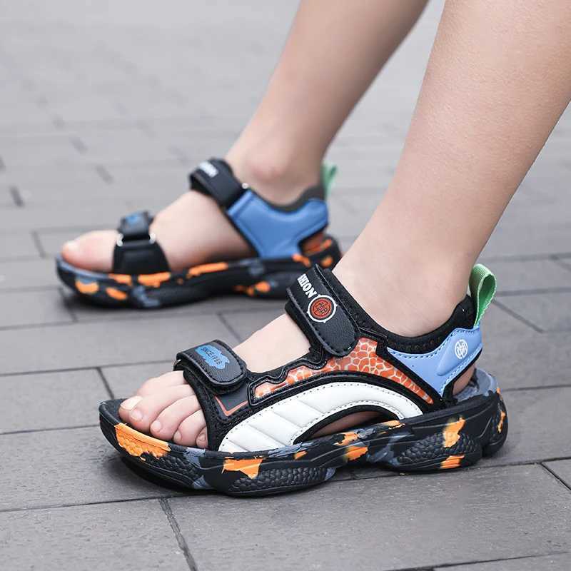 Sandals Childrens sandals 2024 summer new boys non-slip Velcro girls big children sports beach shoes soft soles wear trend H250212