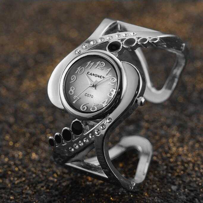 Watch womens watch womens Diamond Bracelet Watch high-end fashion girls hollow out Watch W250212