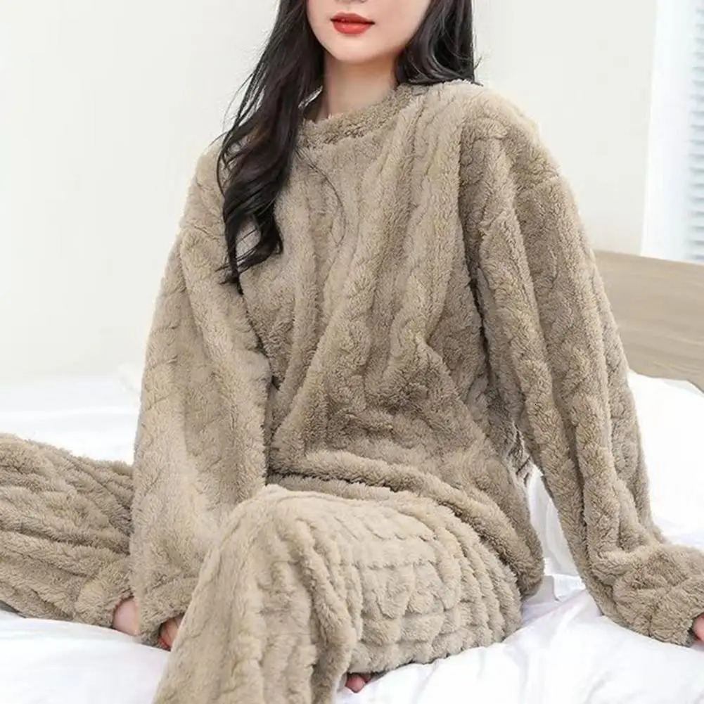 Soft and comfortable omfortablew inters leepwears ets uitablef ashionablep lushs leepwearWe aringth pperedpa ntsin au tumnis co mfor 250211