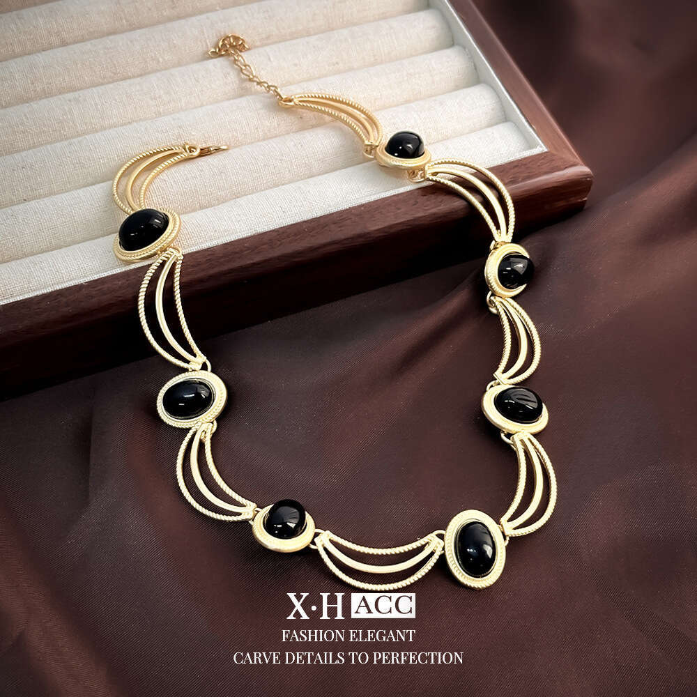 Hot Designer necklace for women earrings necklace set designer jewelryRetro oval black gemstone earrings court style collarbone chain versatile design