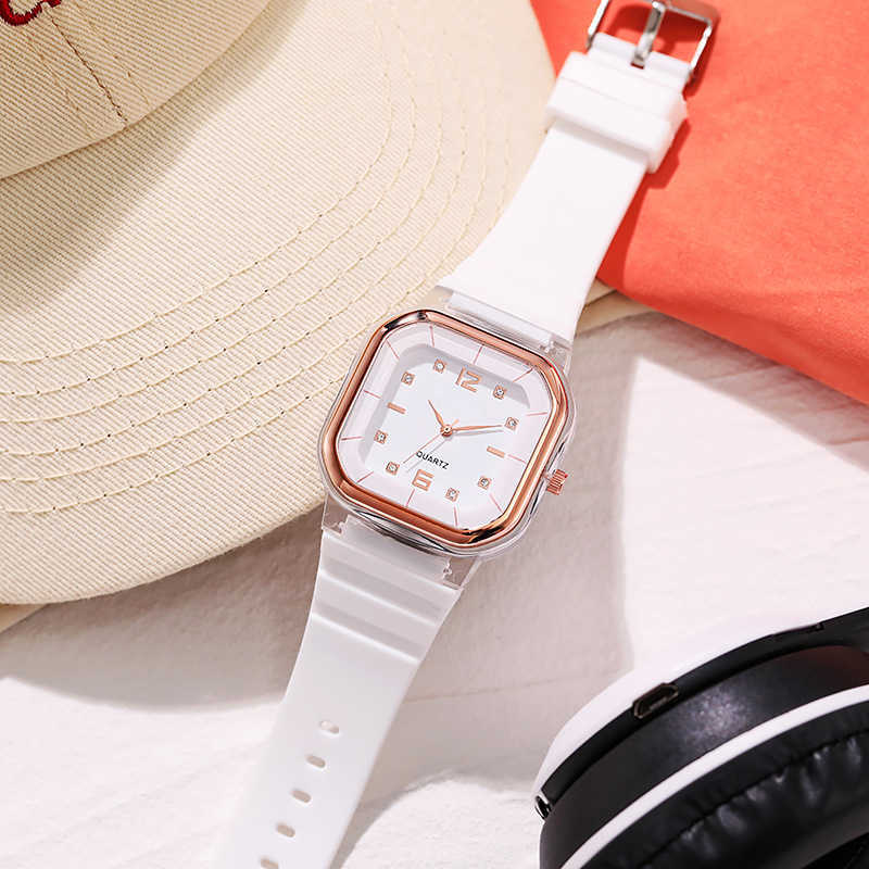 2022 New Jelly Watch for Womens Ins Simple and Fashionable Silicone Small Square Watch for Students Children and Girls Sports Watch W250212