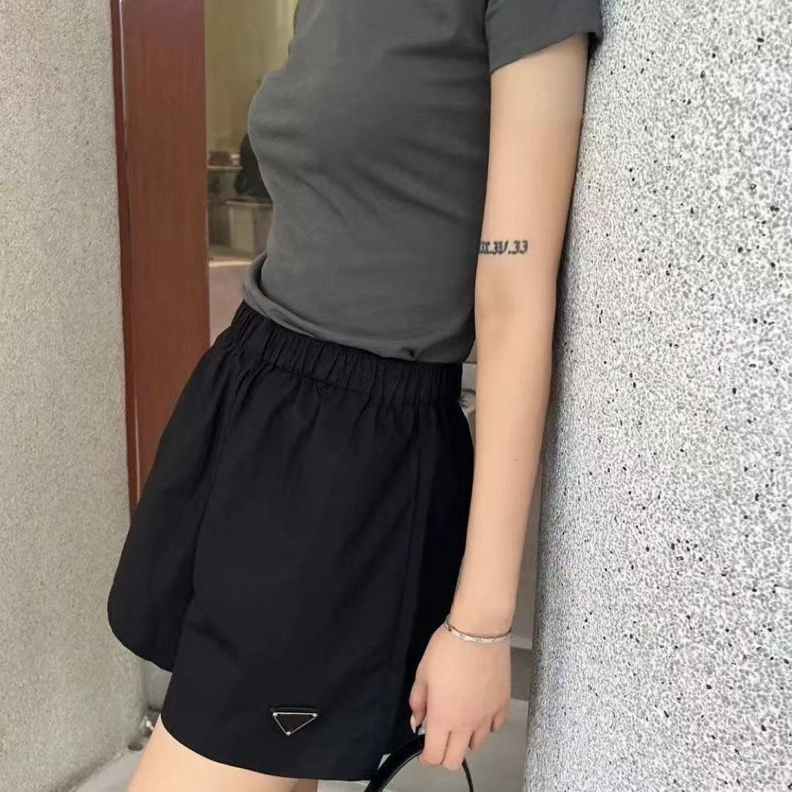 Top Designer High Quality Bra + Short Set Fashion Classic Iron Print Nylon Camisole Shorts Women's Two Piece Pants new2025