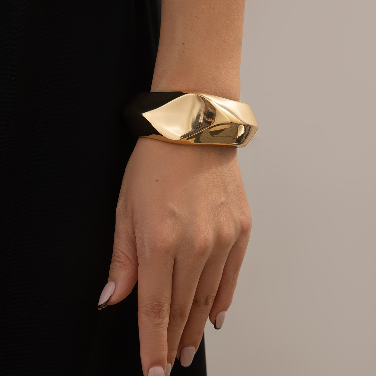 designer Woman Jewelry style irregular cut edge spring bracelet with personalized metallic feel fashion Bracelet smooth surface