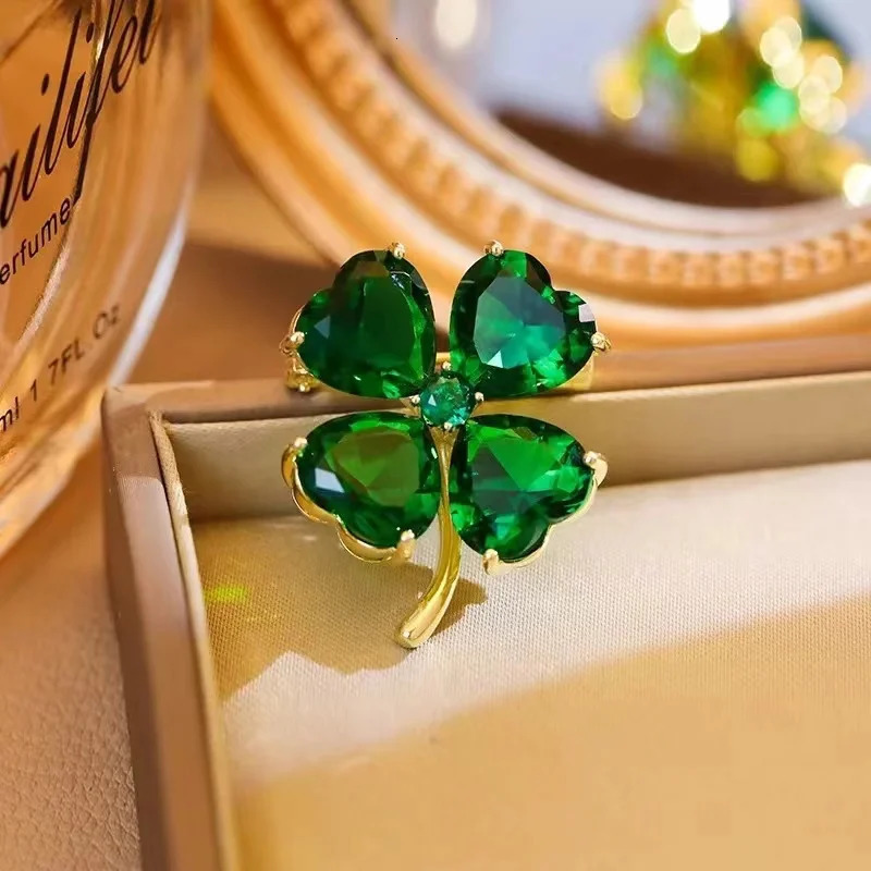 Lucky Four Leaf Clover Brooches for Women Unisex Plant Pins Office Party Jewelry Accessories Gift 250118