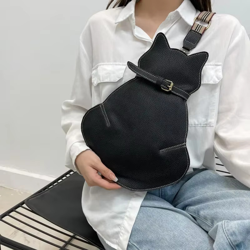 2025 Vintage Women Chest Waist Bag Cat Shape Shoulder Casual Crossbody Bags Quality Leather Handag Purse Ladies Brand Designer