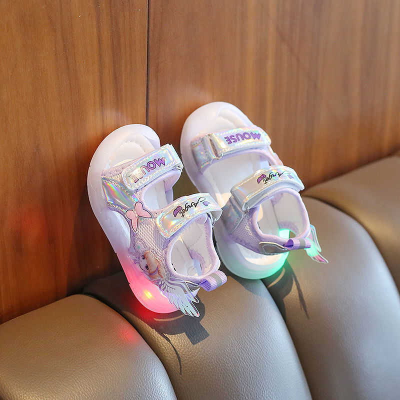 Sandals Baby girl sandals 0-3-5.5 years old 2 girls and children glowing soft sole princess shoelaces flashing lights breathable walking shoes H250212