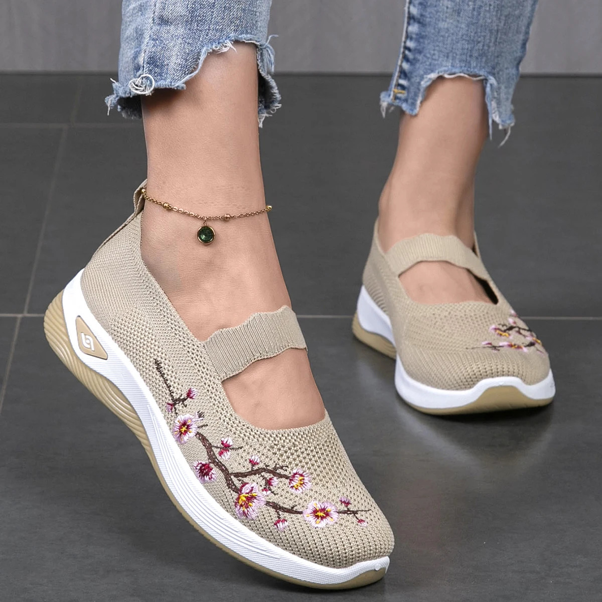 Spring womens sports shoes fashionable breathable lightweight non-slip wear-resistant casual sports shoes flat shoes 250208
