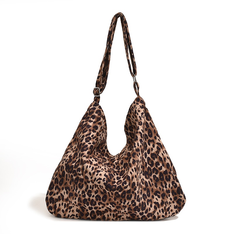Fashionable Large Leisure Tote - Versatile Shoulder Bag Ideal for Spring Outings
