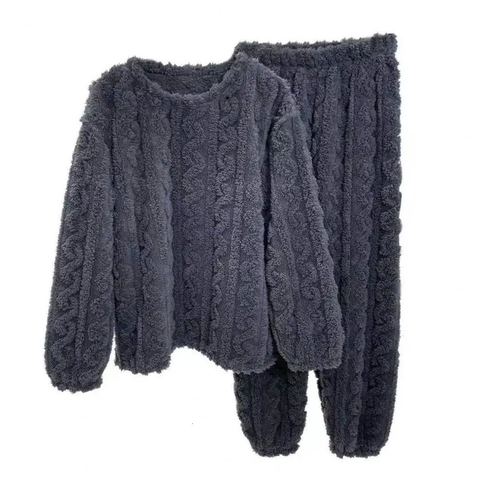 Soft and comfortable omfortablew inters leepwears ets uitablef ashionablep lushs leepwearWe aringth pperedpa ntsin au tumnis co mfor 250211