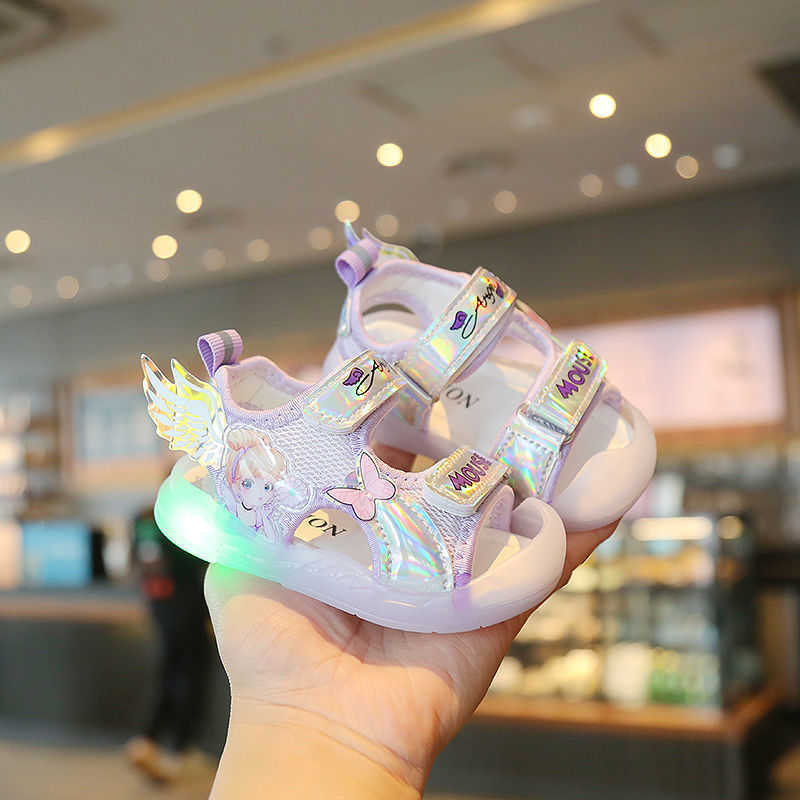Sandals Baby girl sandals 0-3-5.5 years old 2 girls and children glowing soft sole princess shoelaces flashing lights breathable walking shoes H250212