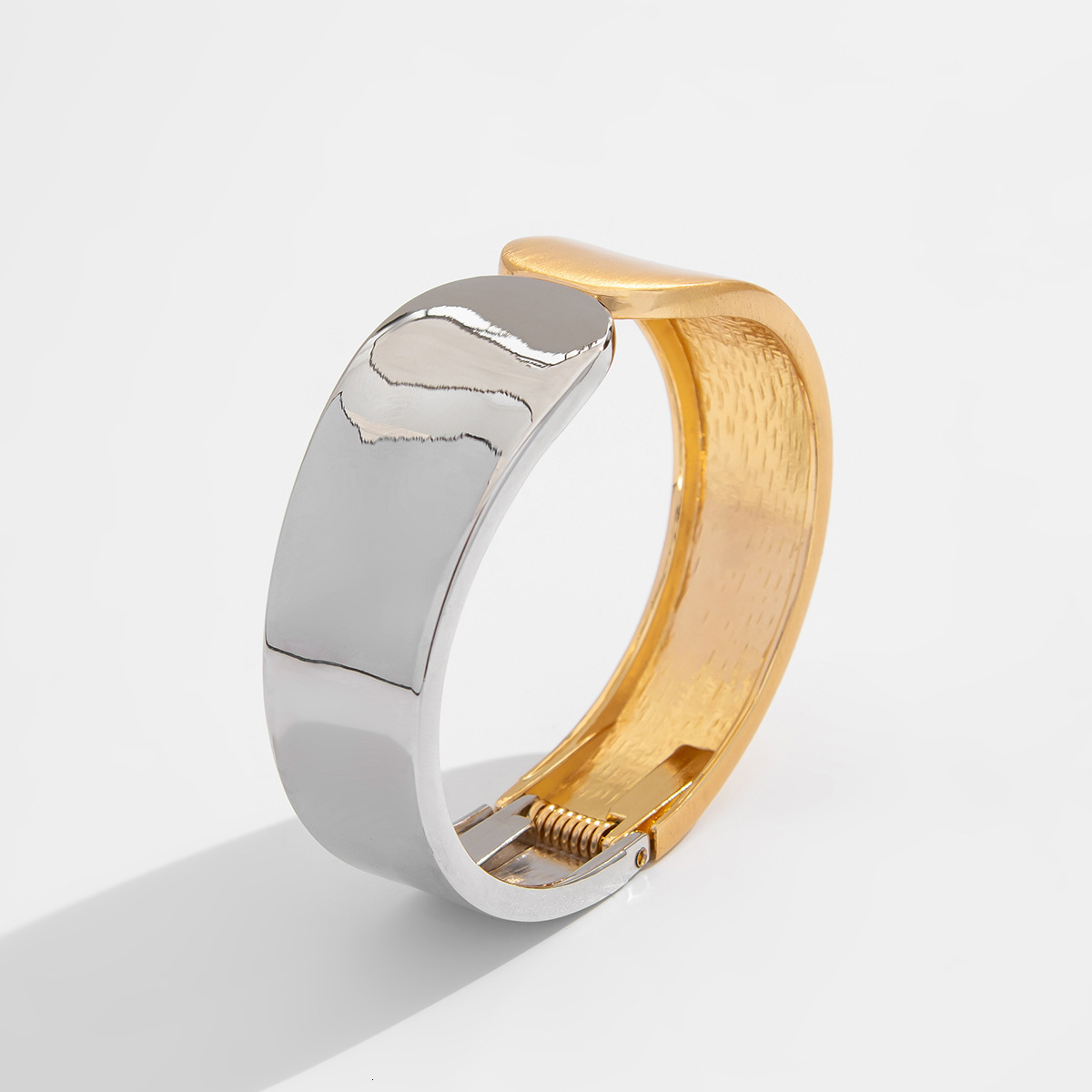 designer Woman Jewelry Creative Color Contrast Ins Geometric Opening Women's Fashion Alloy Smooth Wrapped Bracelet