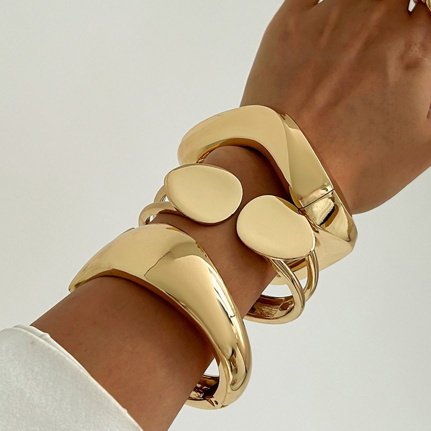 Woman fashion Jewelry Circular Alloy with Irregular Smooth Surface and Wave designer Bracelet Set