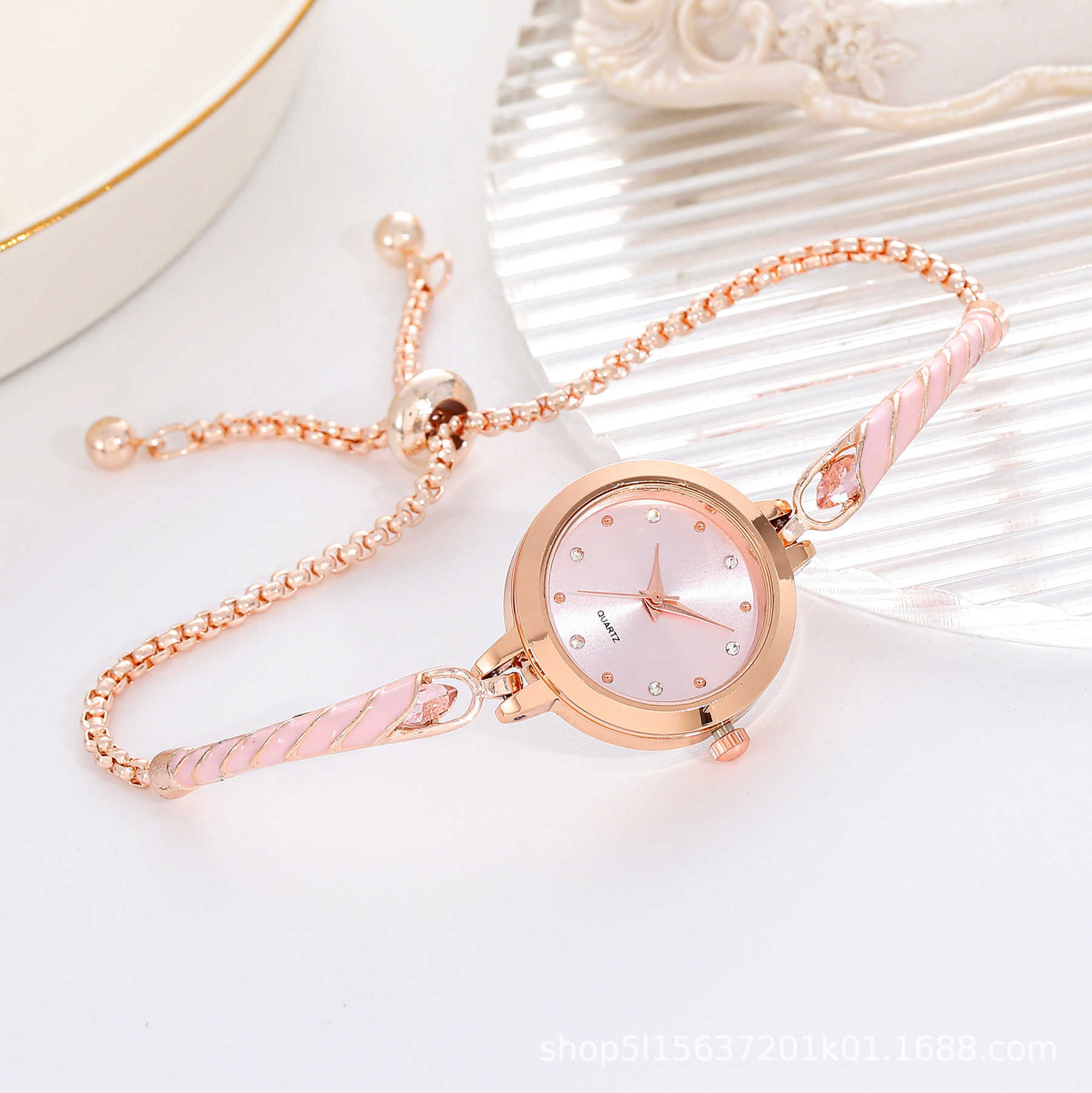 2024 New Fashion Diamond Set Round Womens Watch with Free Adjustment Bracelet and Quartz Watch for Women W250212