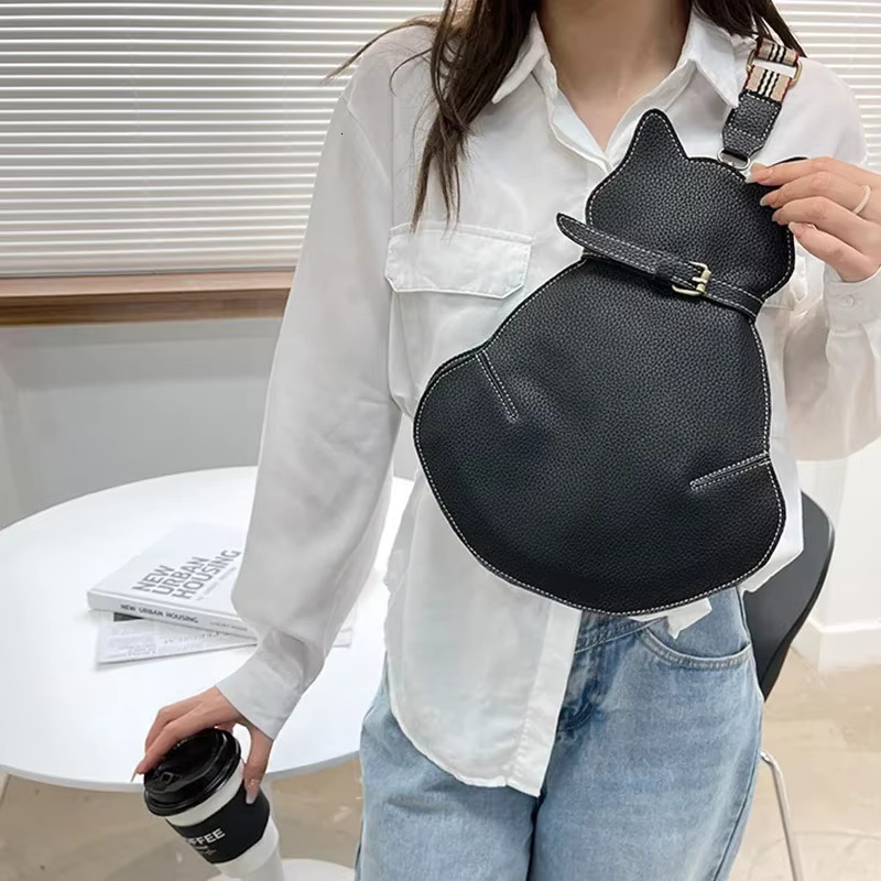 2025 Vintage Women Chest Waist Bag Cat Shape Shoulder Casual Crossbody Bags Quality Leather Handag Purse Ladies Brand Designer