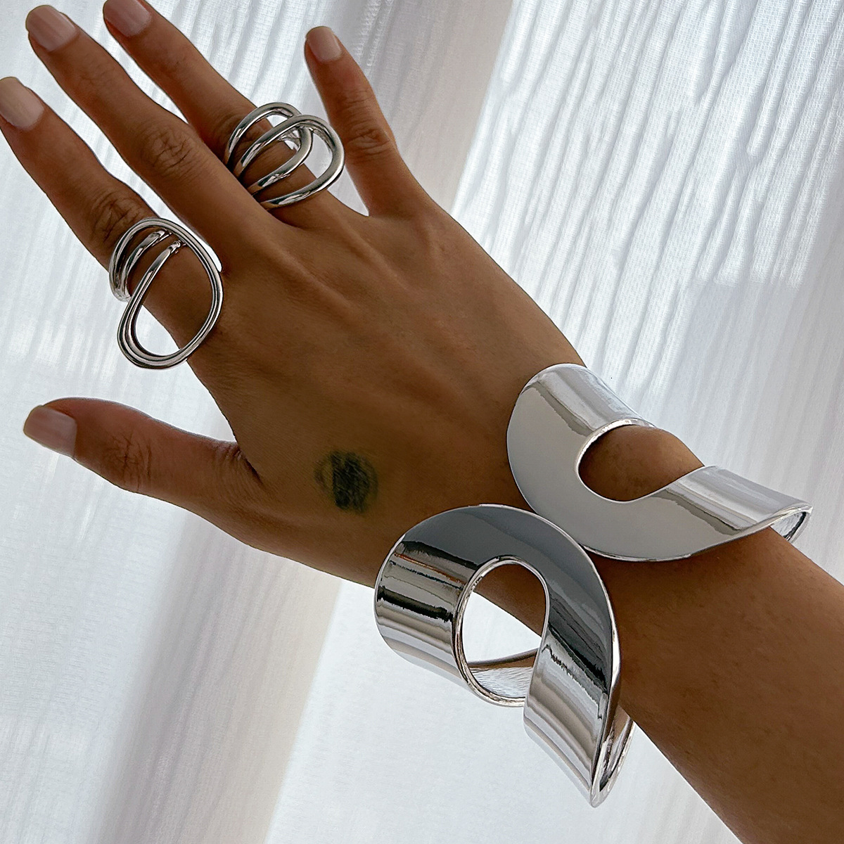 fashion Jewelry iuencer, landscape face, eight character spring bracelet, irregular alloy designer Bracelet set