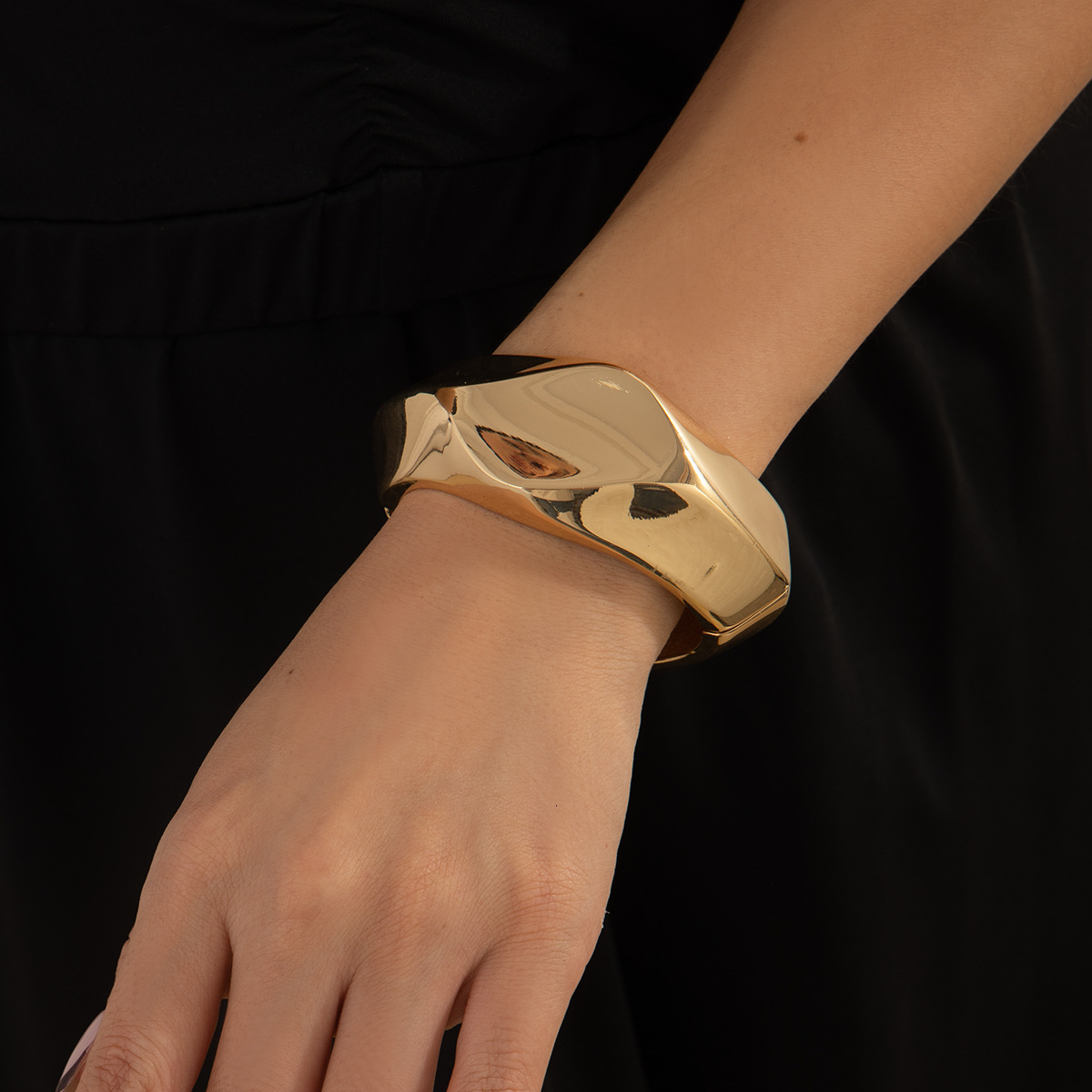 designer Woman Jewelry style irregular cut edge spring bracelet with personalized metallic feel fashion Bracelet smooth surface