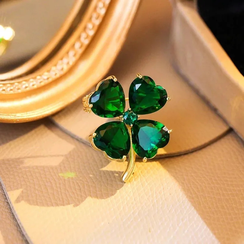 Lucky Four Leaf Clover Brooches for Women Unisex Plant Pins Office Party Jewelry Accessories Gift 250118