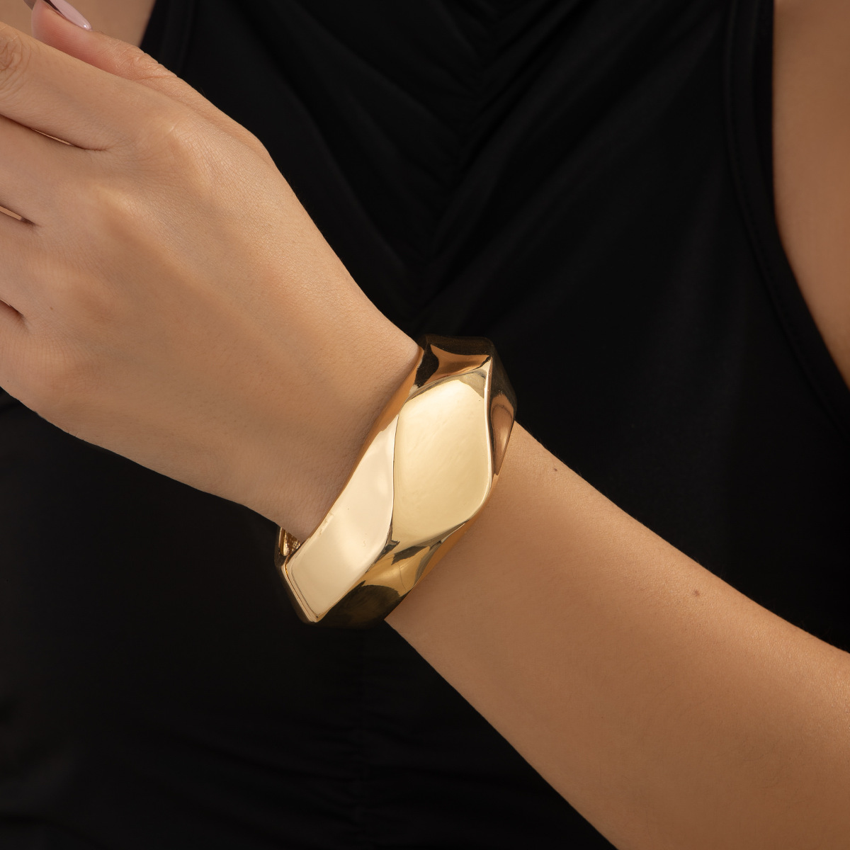 designer Woman Jewelry style irregular cut edge spring bracelet with personalized metallic feel fashion Bracelet smooth surface