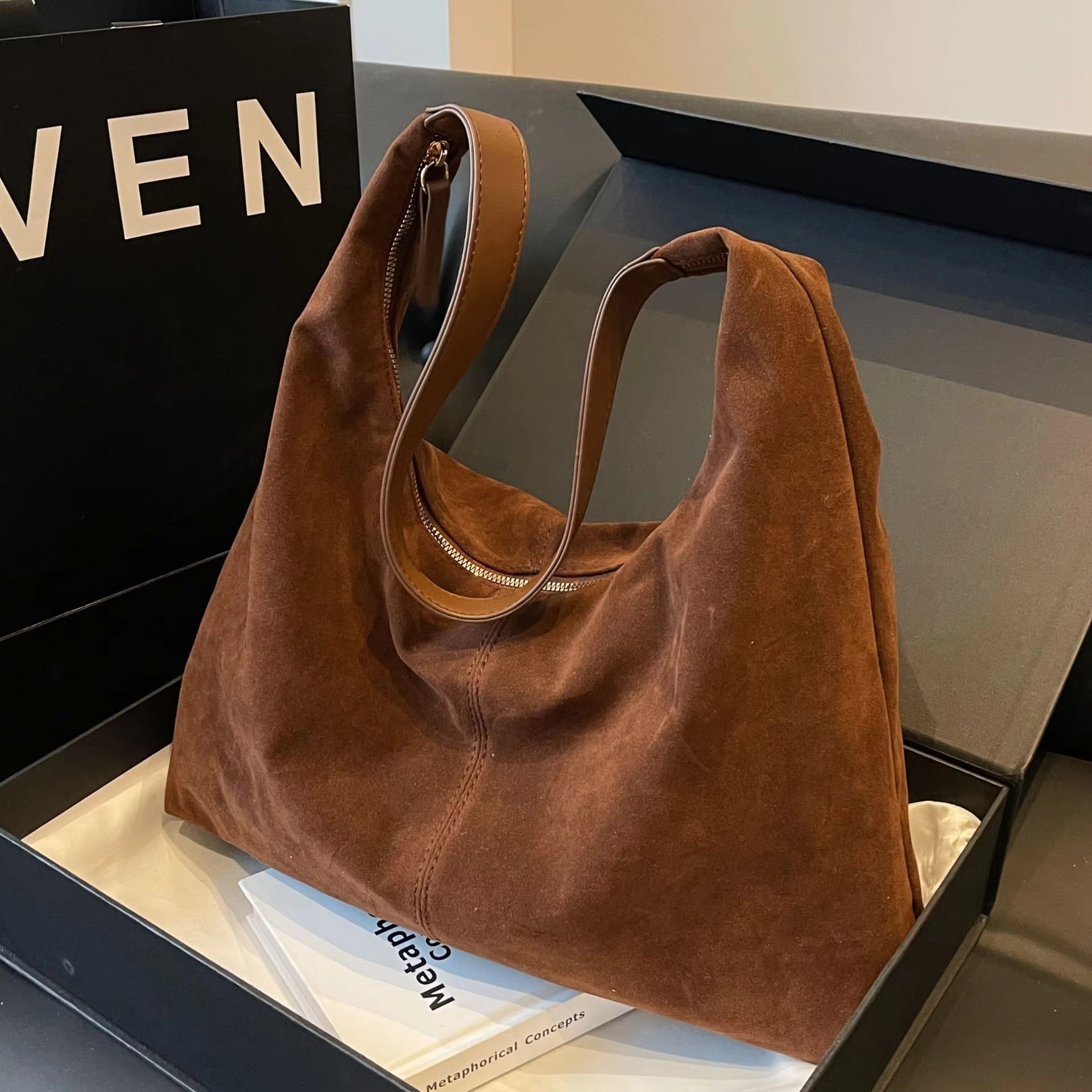 Autumn High-Grade Underarm 2025 New Frosted Casual Tote Bag Fashion Commuter Large Capacity Handbag