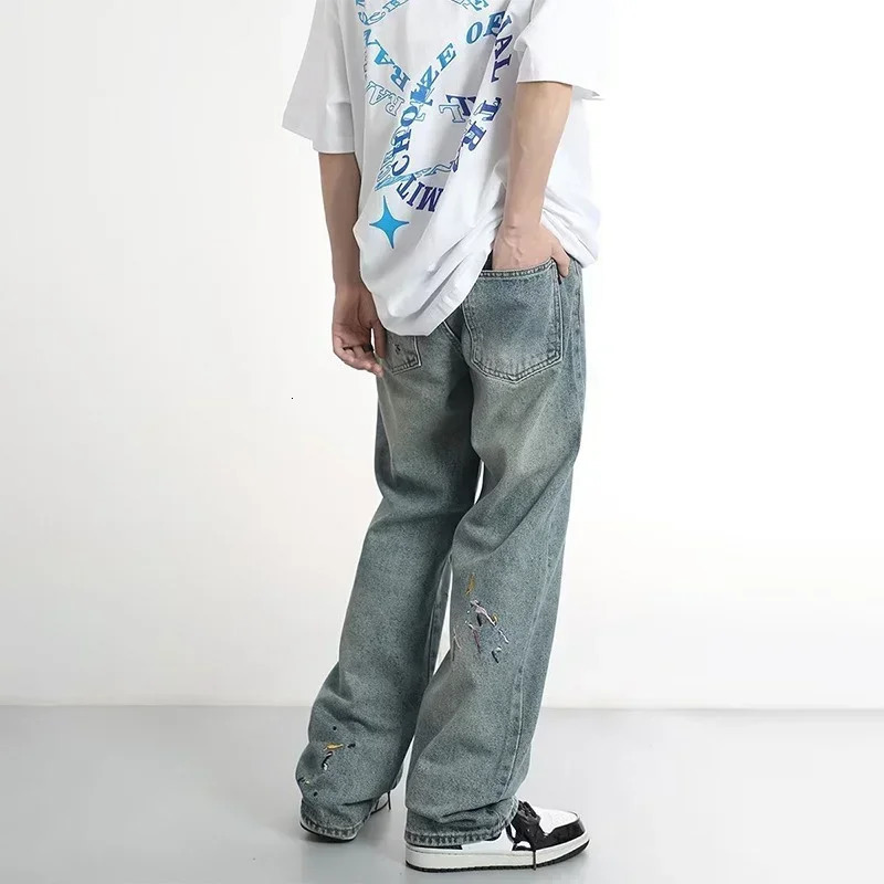 Mens Graffiti ed Baggy Jeans Retro Straightleg Denim Trousers High Street Distressed Y2K Jean pantalones 250210