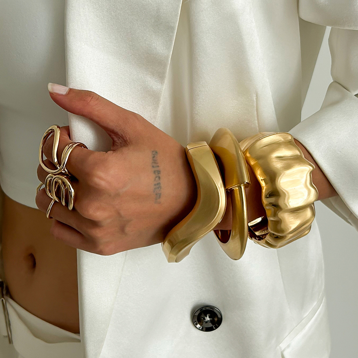 designer Woman Jewelry Fashion Irregular Wrinkle Light Style Alloy Trimmed Bracelet Set