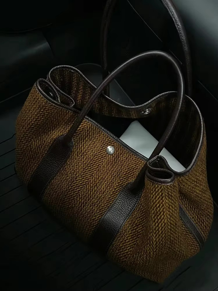 New Woven Fashion Casual Tote 2025 Summer Commuter Shoulder Personalized Large Capacity Women's Bag