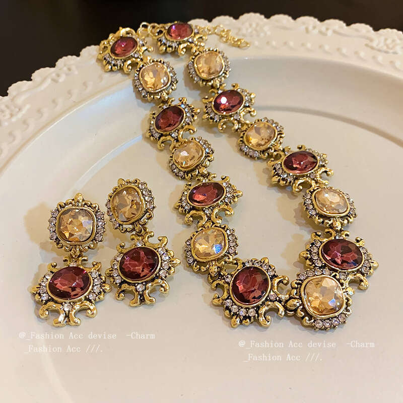 Designer necklace earring jewelry set high-end retro square splicing diamond inlaid necklace court style exquisite collarbone chain antique jewelry Pa