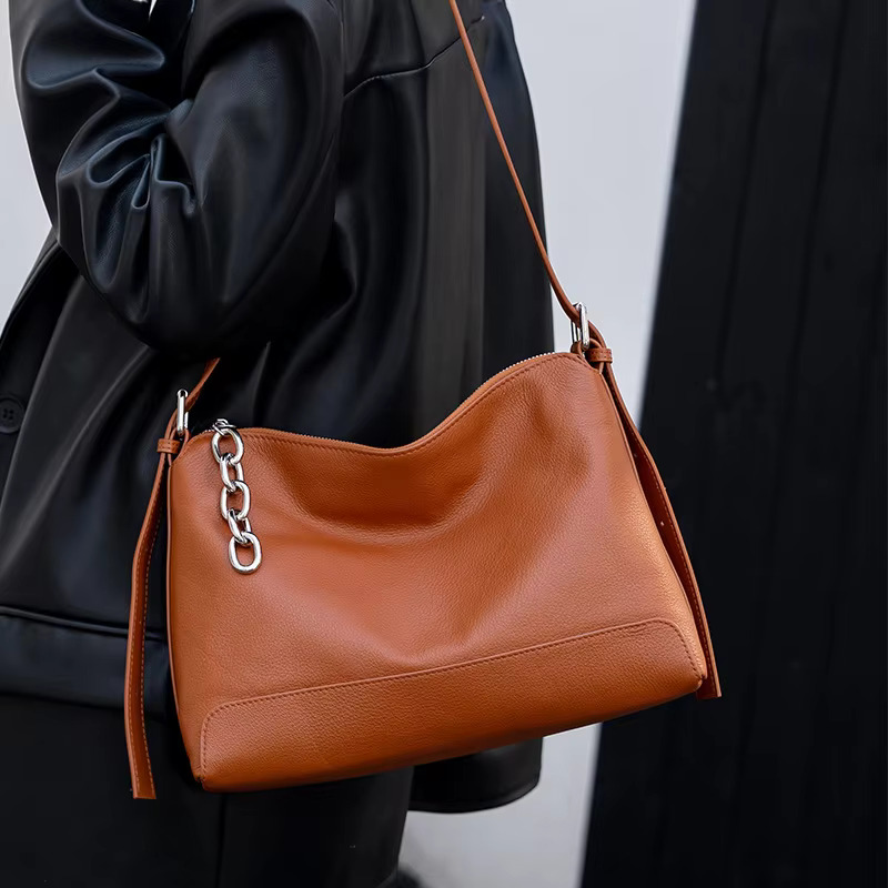 Leather Head Layer Cowhide 2025 Crossbody Shell Zipper Women's Designer Bag