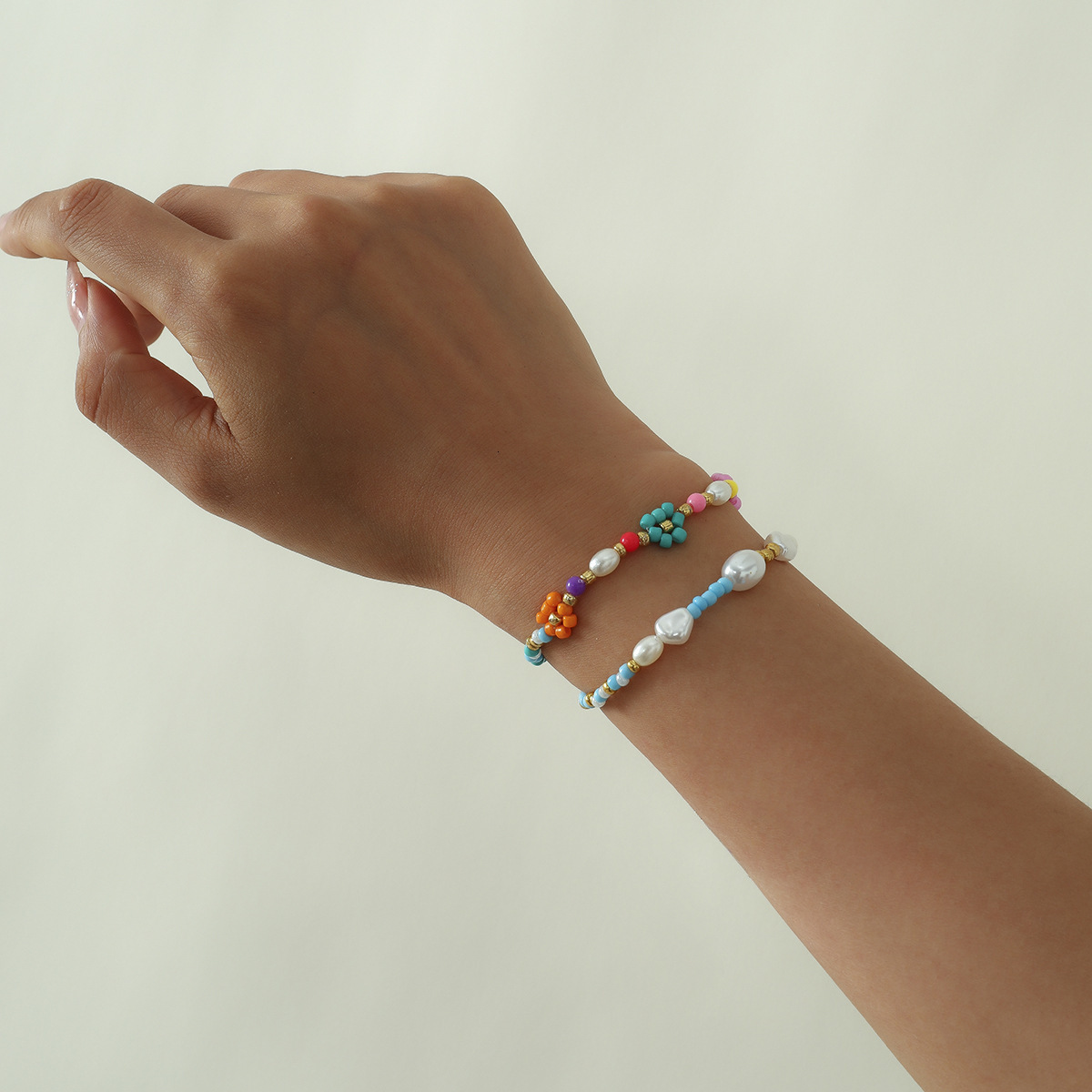 designer Simple Fresh Rice Bead Set Woman Bracelet, Beach Color Weaving, Elastic, Sweet and Cool Handmade