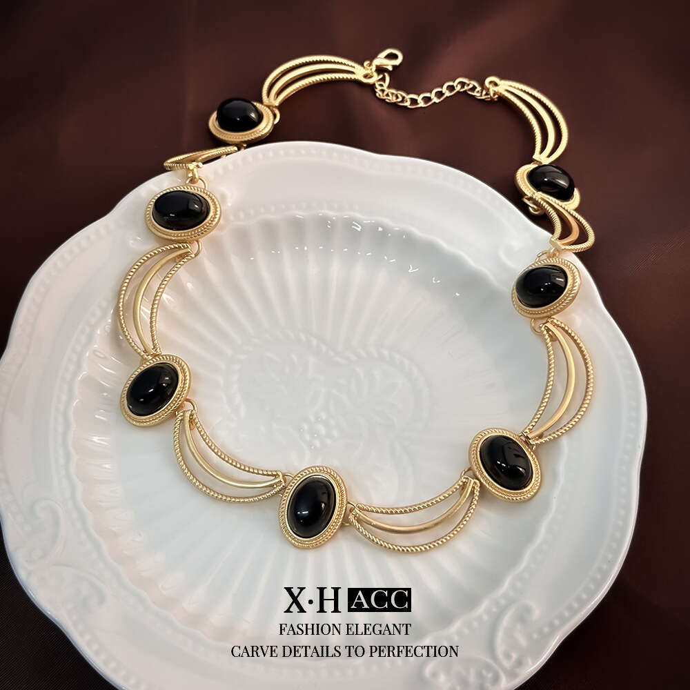 Hot Designer necklace for women earrings necklace set designer jewelryRetro oval black gemstone earrings court style collarbone chain versatile design