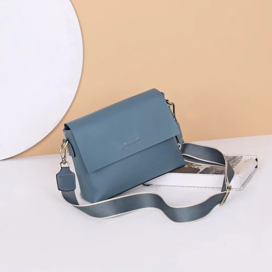 Women's Cowhide Handbag High Quality Large Capacity Soft Leather Envelope Crossbody Fashion Ladies Commuter Bag
