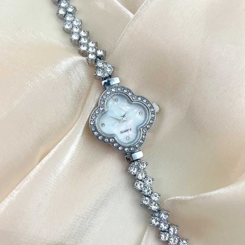 Womens Watch Brand Diamond Set Luxury Bracelet Watch Fashionable and Elegant Quartz Clock Reloj V127XJ250213
