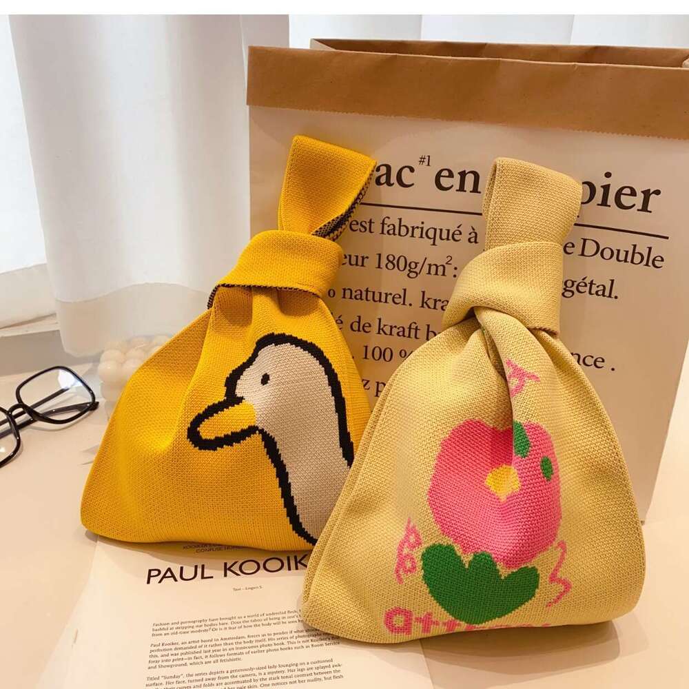 Internet famous flower cartoon knitted Japanese and Korean woven shoulder underarm new women's bag, tote bag