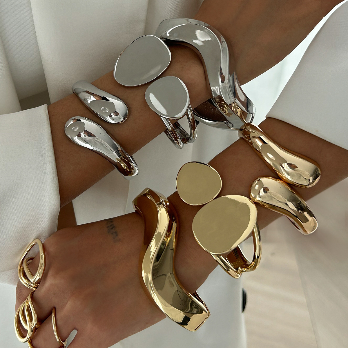 Woman Fashion Jewelry Alloy Smooth with Simple Irregular Openings designer Bracelet Set