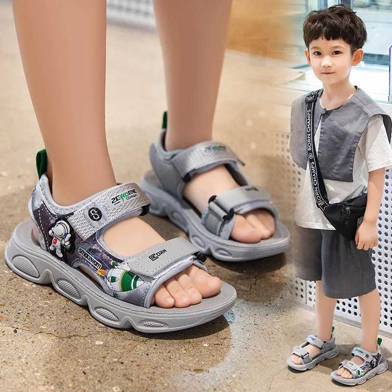 Sandals 2024 New Summer Boys Breathable Sport sandals Kids Beach Shoes Students Casual Soft Sole Shoes Children Fashion Non-slip sandals H250212