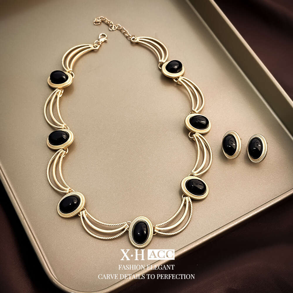 Hot Designer necklace for women earrings necklace set designer jewelryRetro oval black gemstone earrings court style collarbone chain versatile design